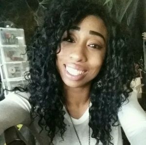 Meet your Posher, Alexis